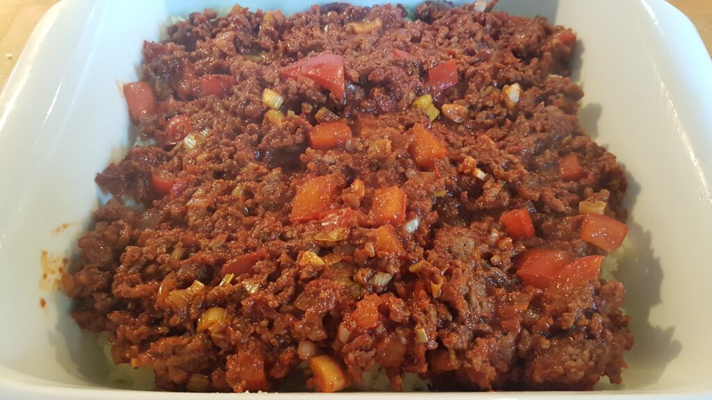 gehaktmengsel boven op de aardappelpuree