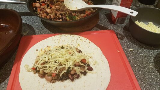 Lekker uit de oven: Enchilada's met nachos en guacemole
