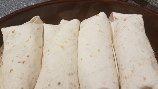 Lekker uit de oven: enchilada's met nachos en guacemole