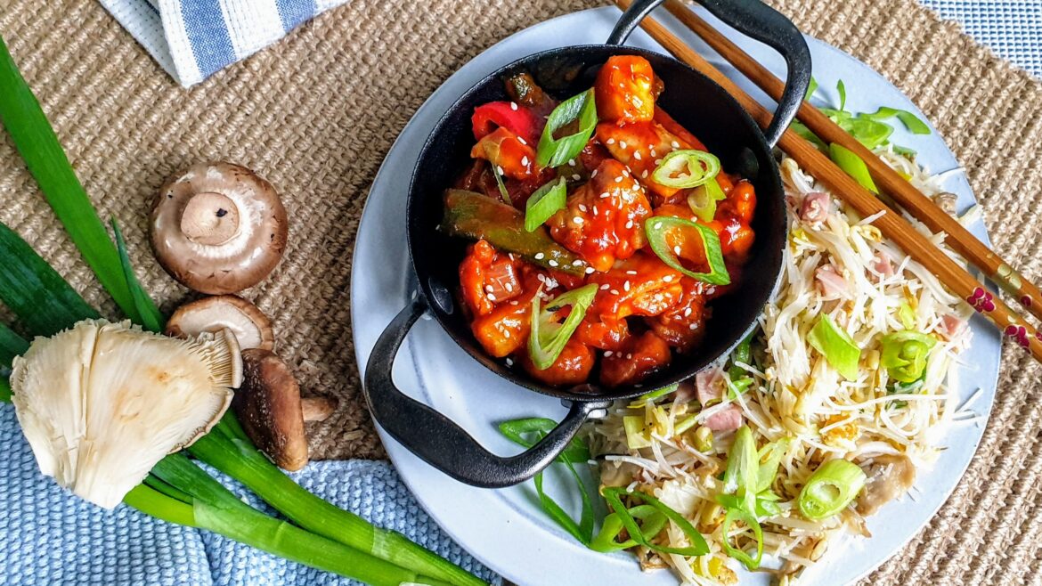 Zoetzure kip met ananas, mango en mihoen