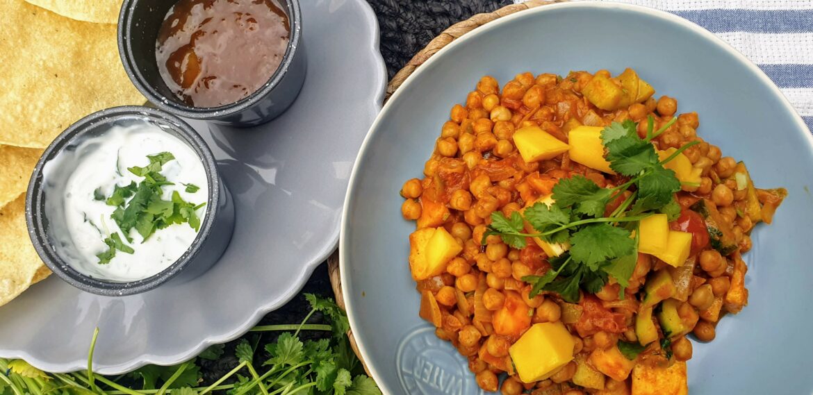 Indiase curry met kikkererwten en mango